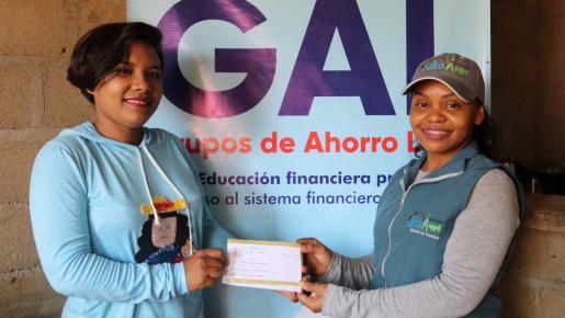 Ella es participante de la metodología Grupos de Ahorro Local (GAL), promovida por Usaid.